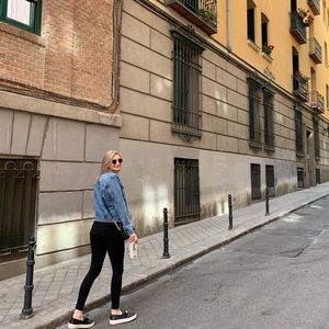 Meet your Posher, Claudia